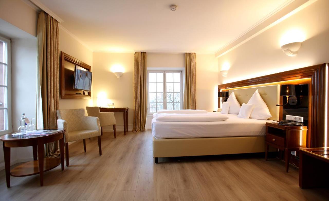 Hotel Schloss Edesheim Esterno foto
