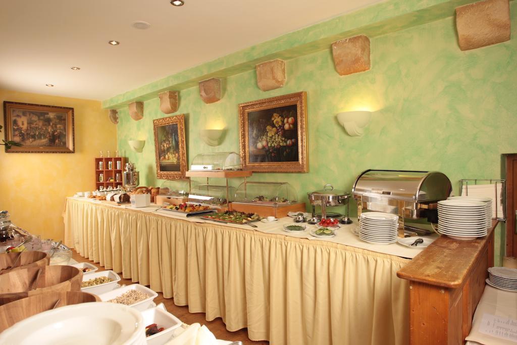 Hotel Schloss Edesheim Esterno foto